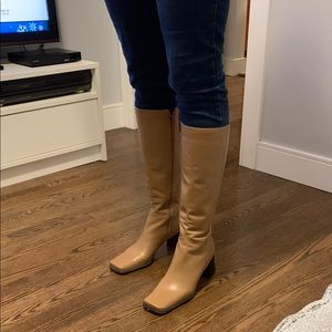 Fitted leather upper Nine West boots